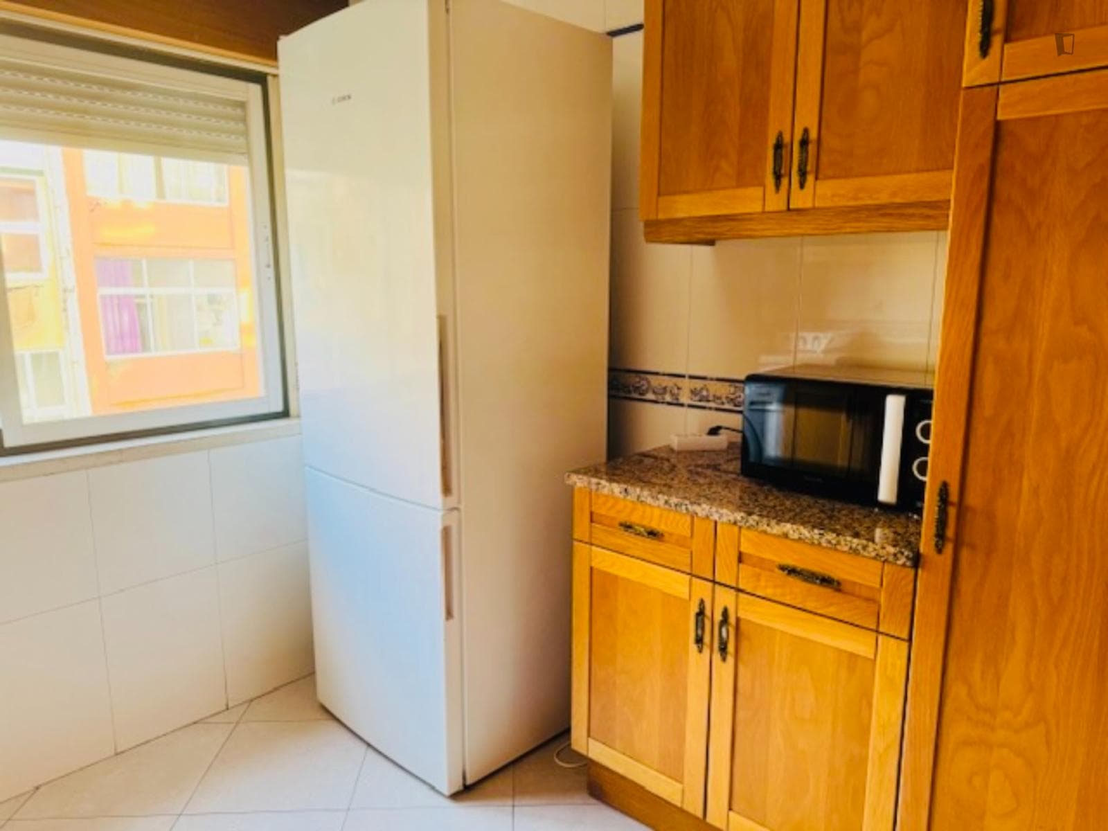 Modern furnished 2-bedroom flat w/ private parking in Lisbon city center photo 1