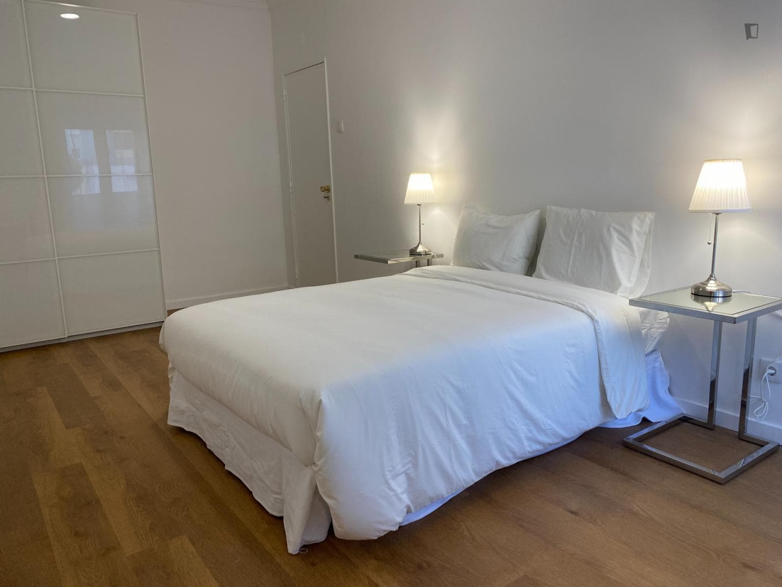 Very cool bedroom next to Faculdade de Motricidade Humana photo 1