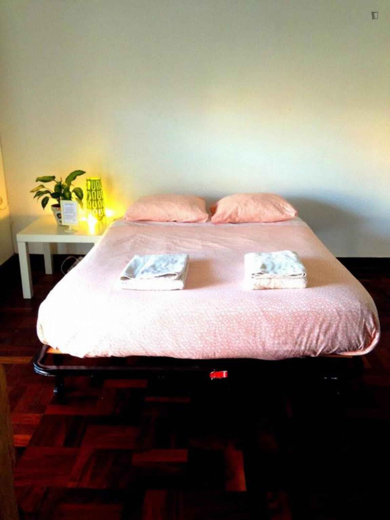 Stylish and relaxed room in a hostel in Carcavelos photo 1