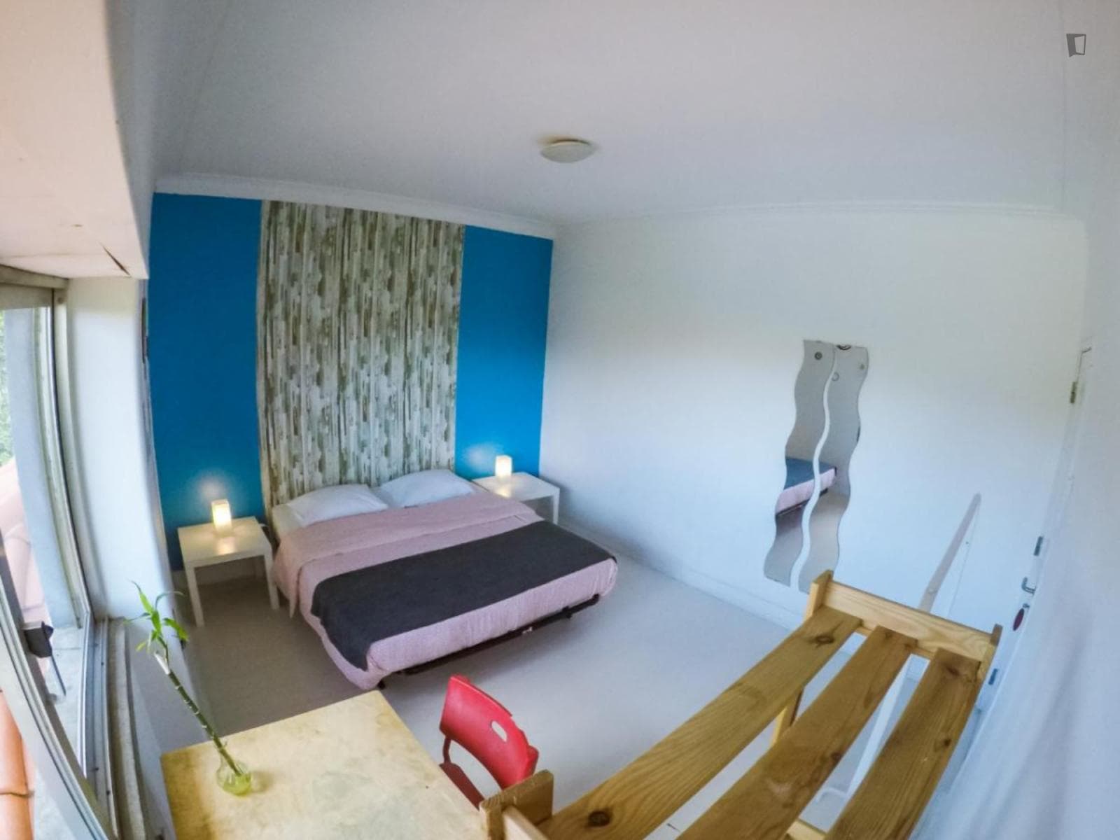 Creative and relaxed room in a hostel in Carcavelos photo 1