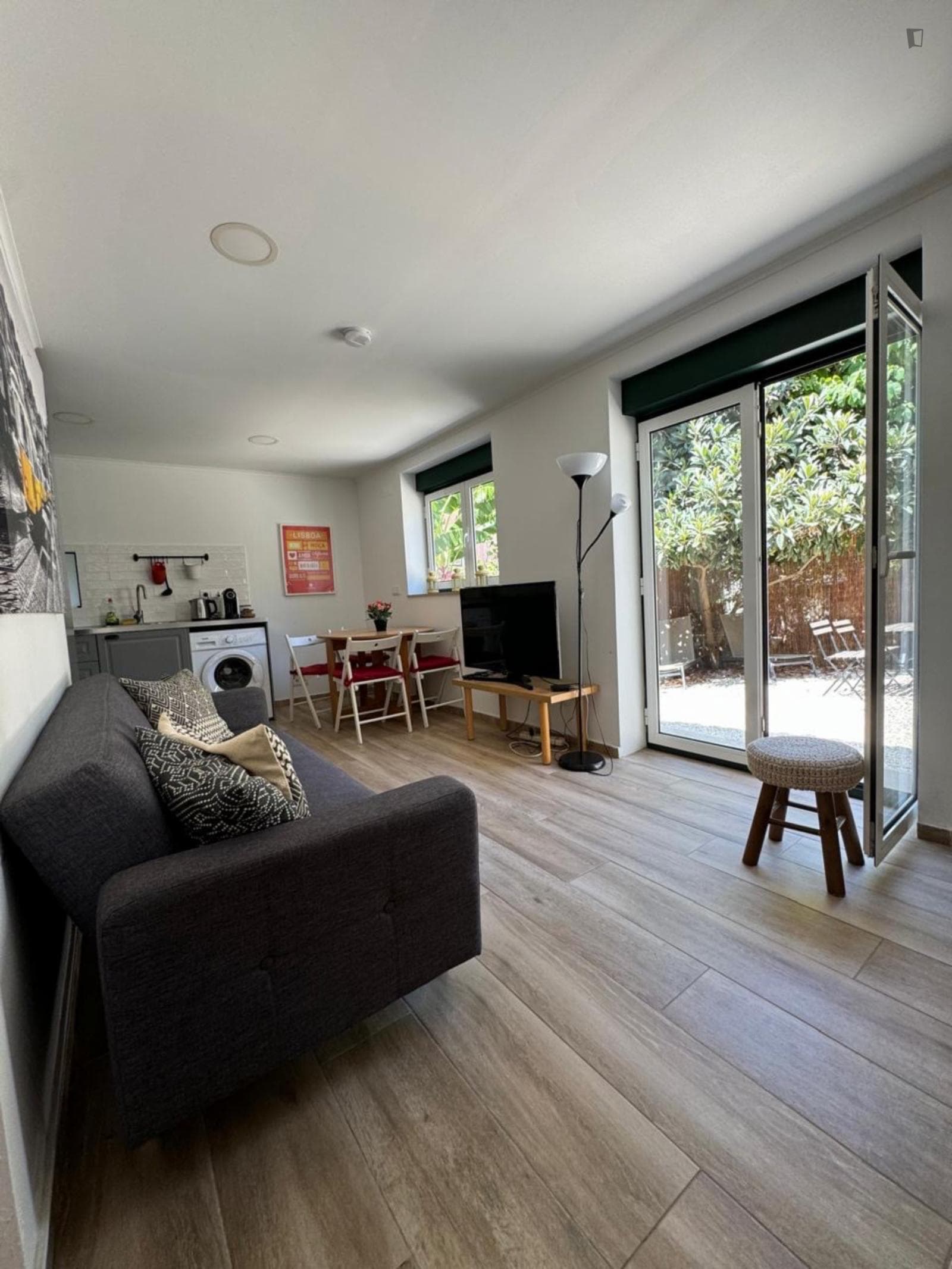 Charming home with patio in the heart of Lisbon’s historic village photo 1