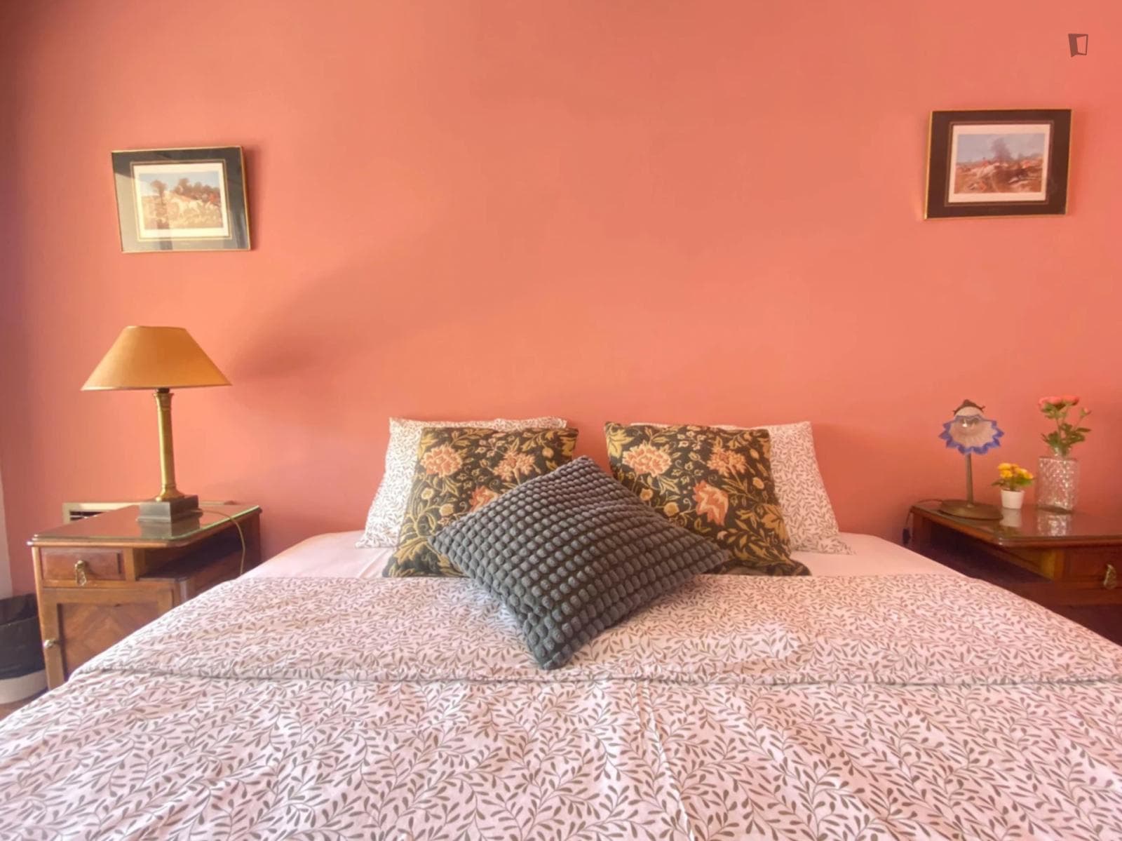 Inviting bedroom in a Carcavelos hostel photo 1
