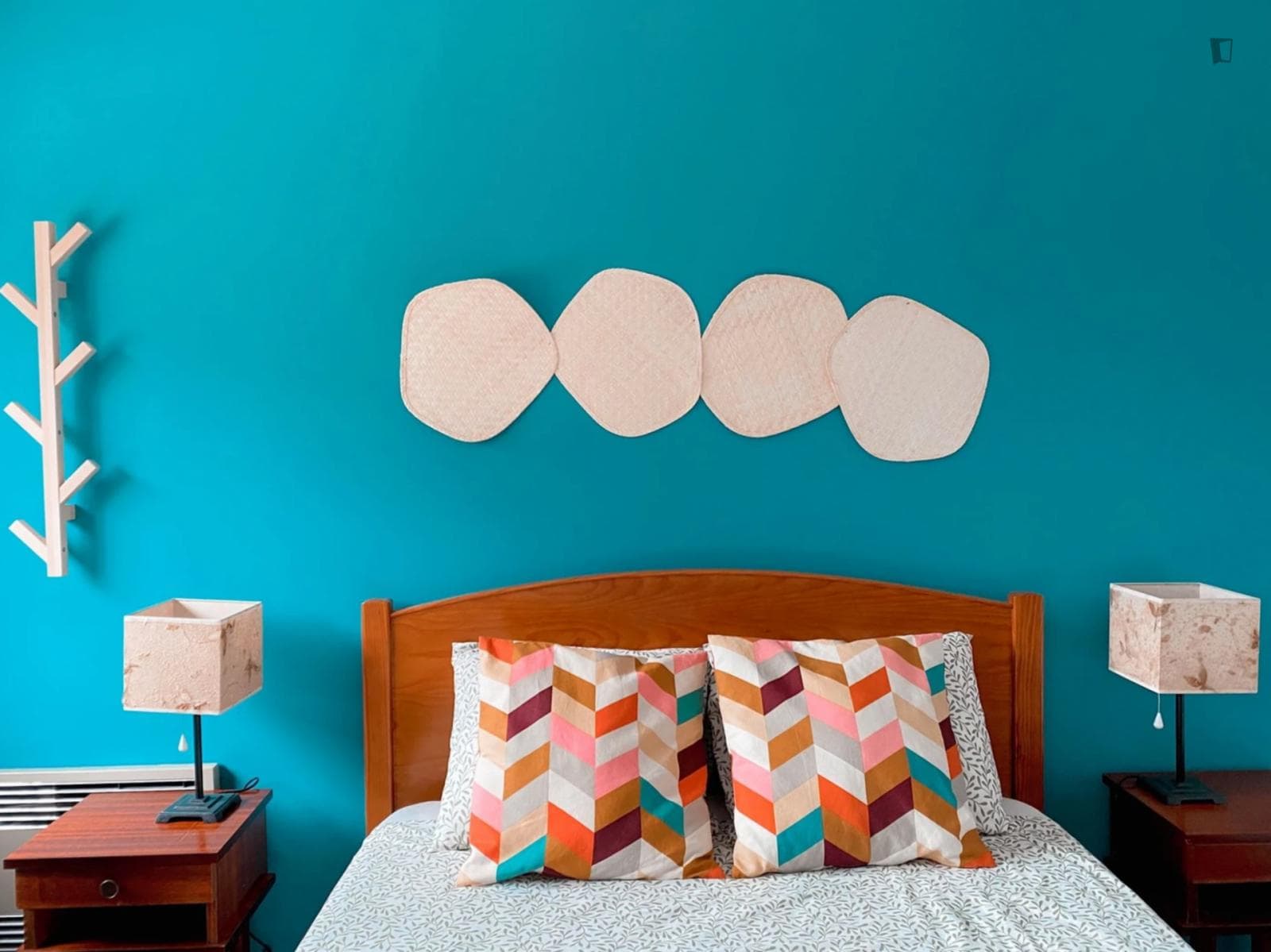 Charming sleeping space in a Carcavelos hostel photo 1