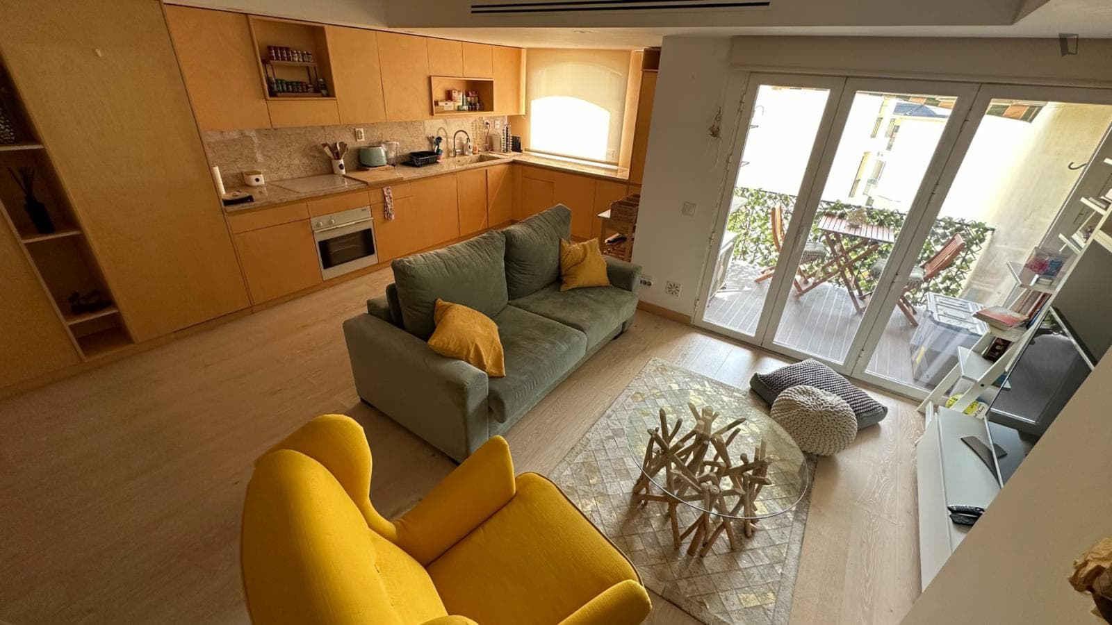 Charming and bright flat next to Praia da Parede photo 1