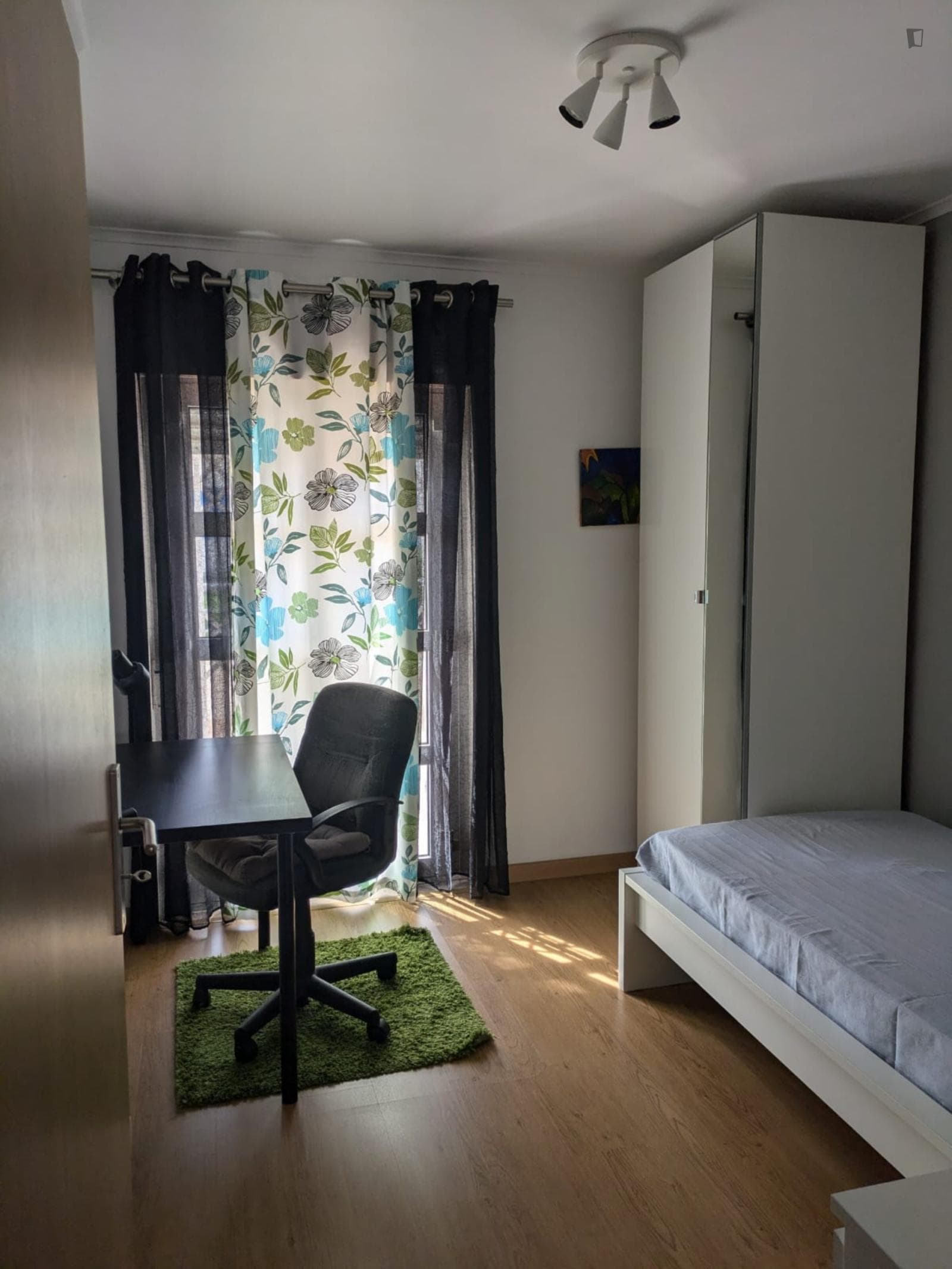 Comfortable single bedroom in Lumiar photo 1