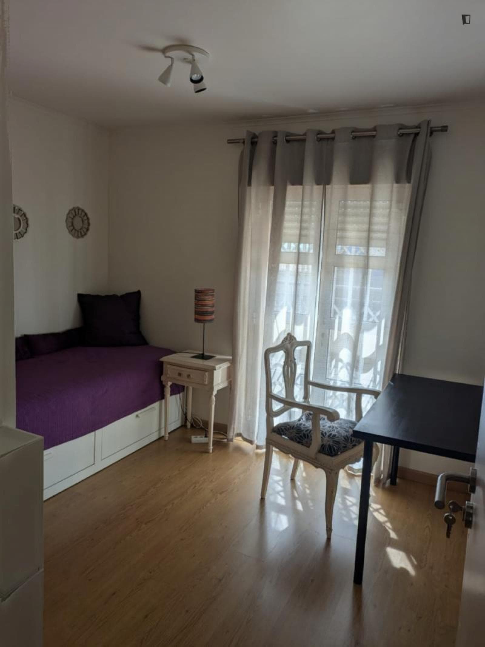 Luminous single bedroom in Lumiar photo 1