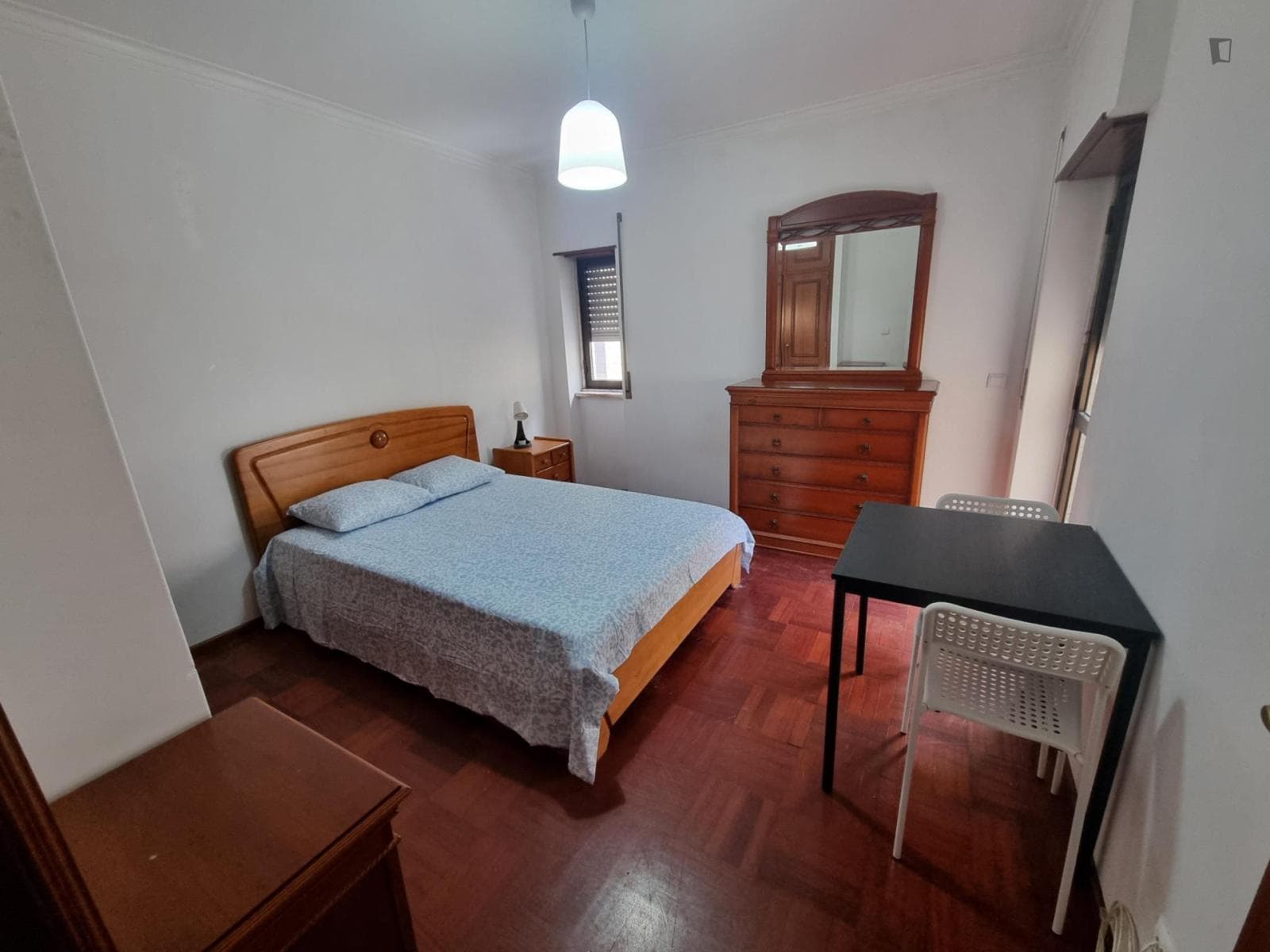 Homely double bedroom near the Algueirão/Mem Martis train station photo 1