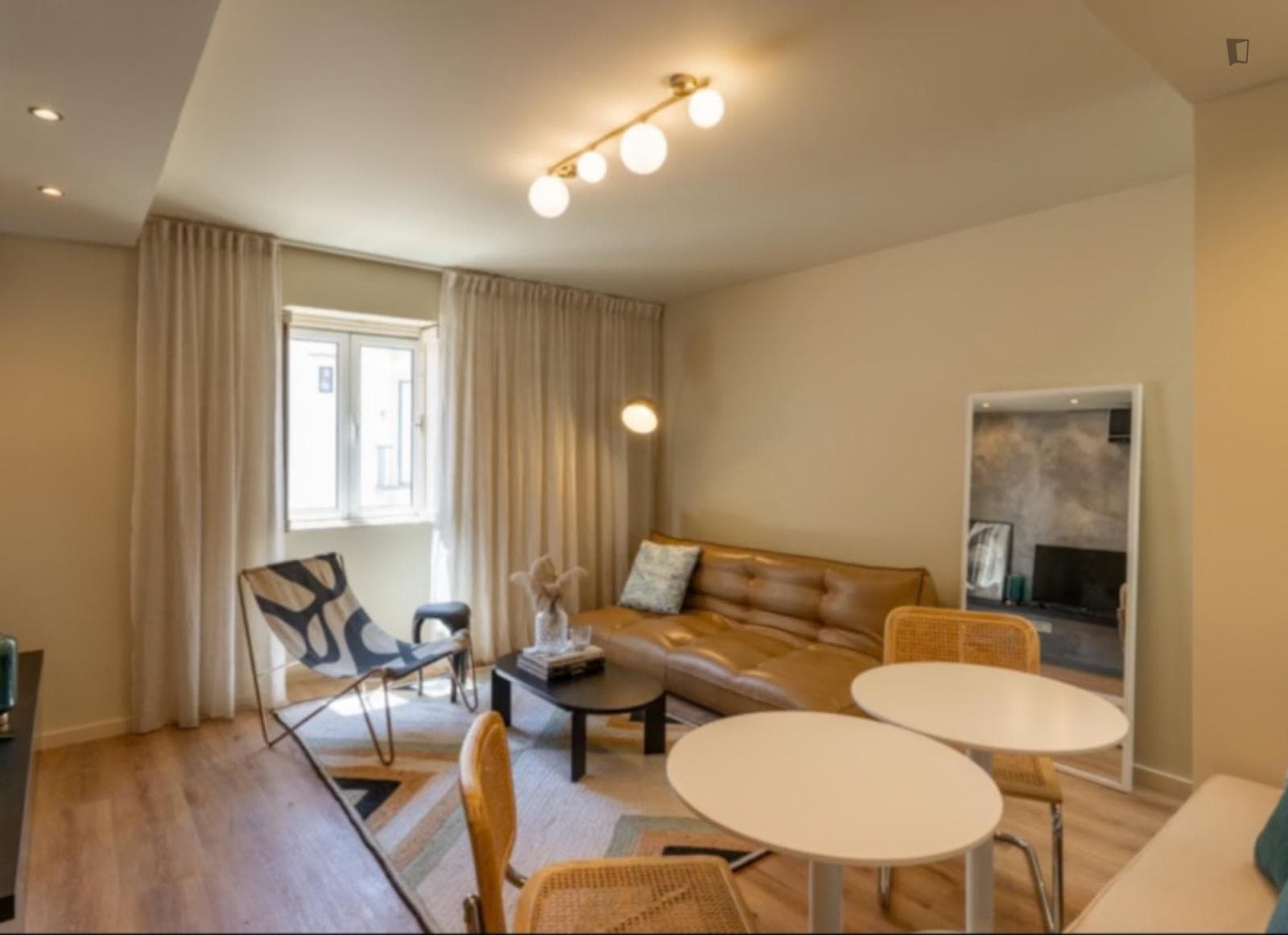 Charming 2 Bedroom Apartment close to Avenida Metro photo 1