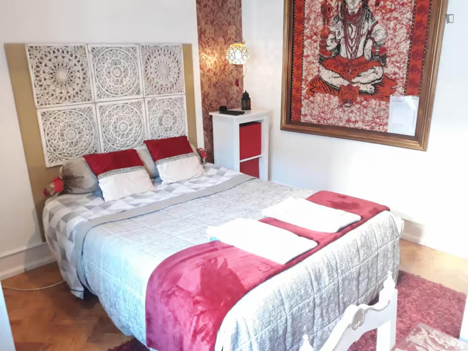 Lovely bedroom next to IST  photo 1