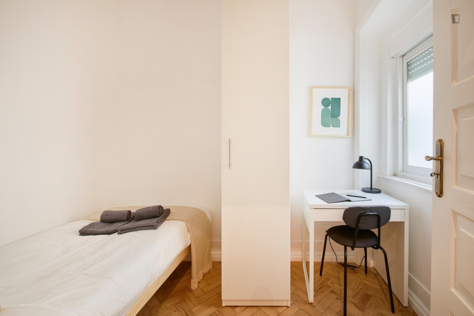 Nice single bedroom in Entrecampos photo 1