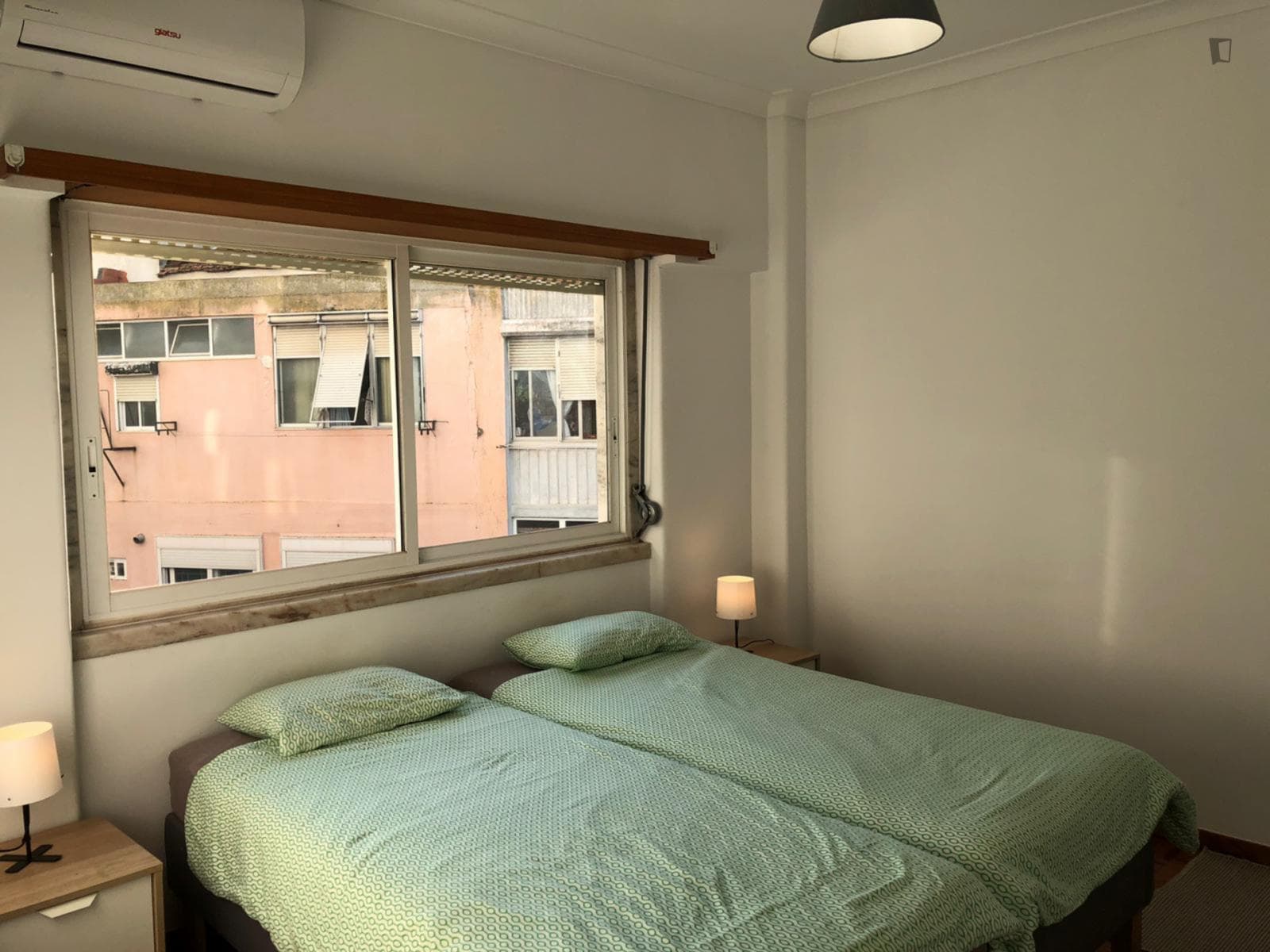 Beautiful twin bedroom with A/C near Anjos metro station photo 1