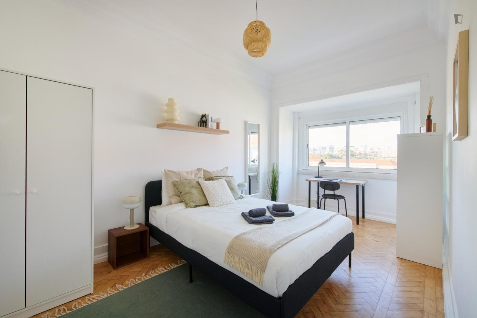 Stunning double bedroom in Entrecampos photo 1