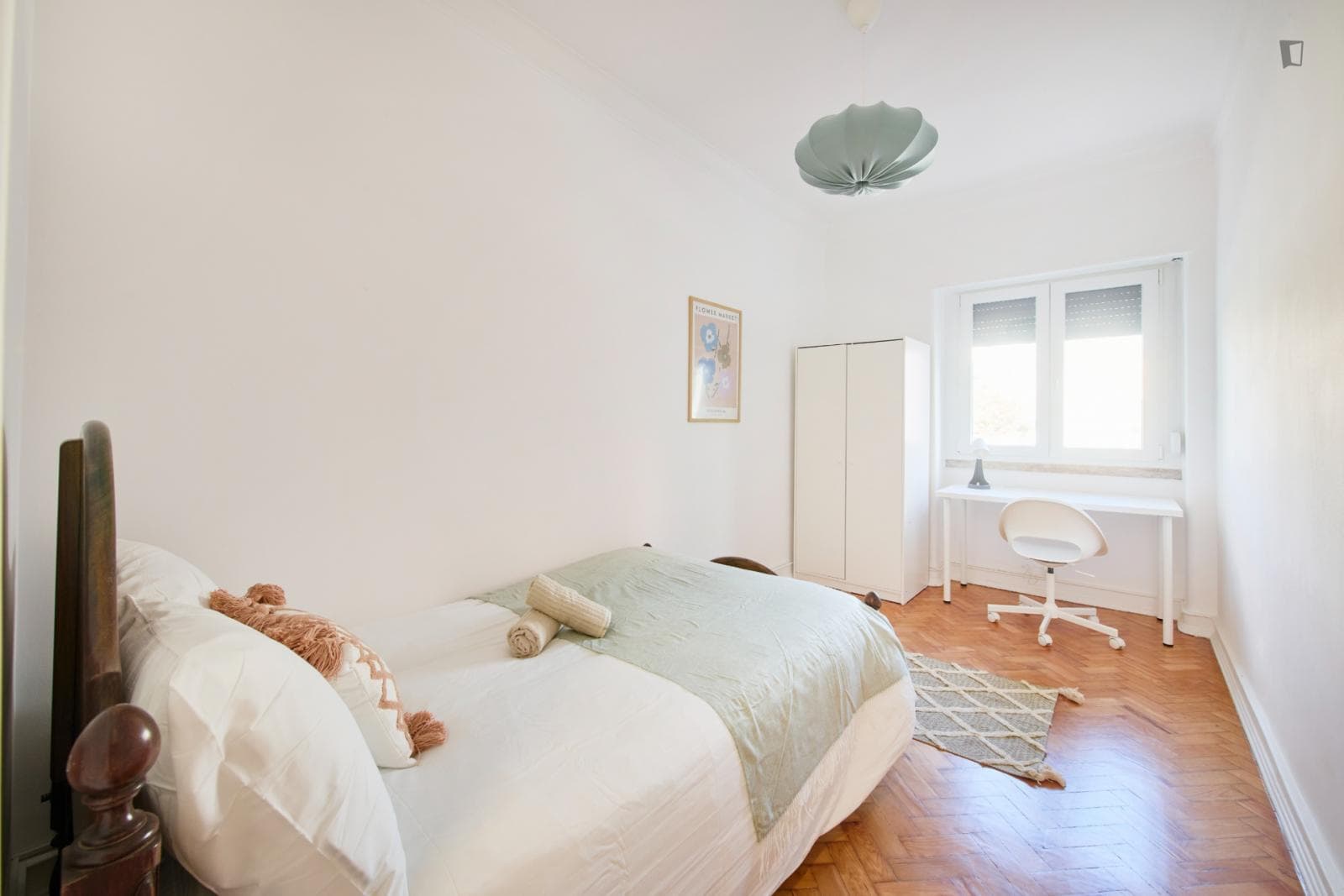 Appealing double bedroom in Entrecampos photo 1