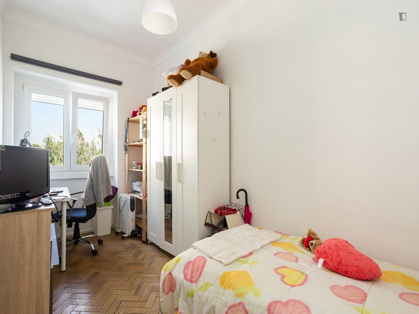 Cozy single bedroom close to Alvalade metro station photo 1