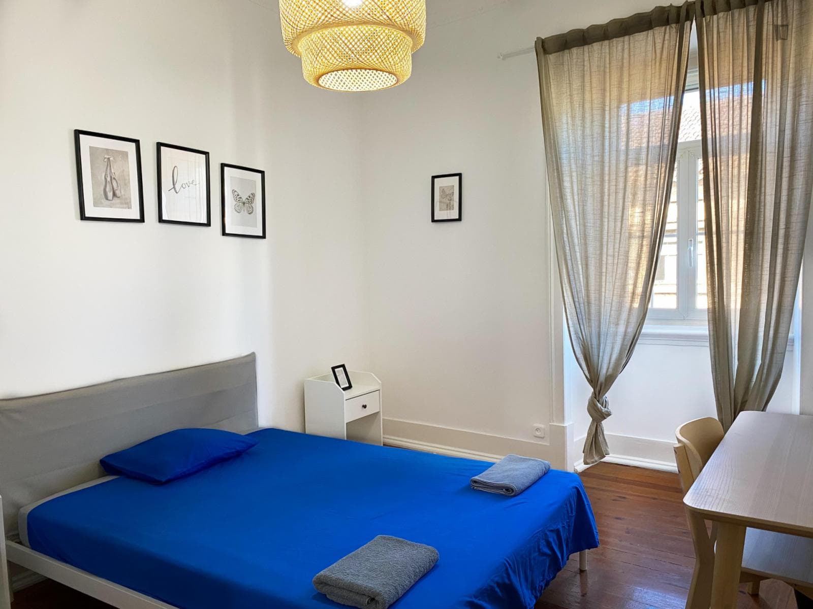 Welcoming double bedroom near the Rato metro photo 1