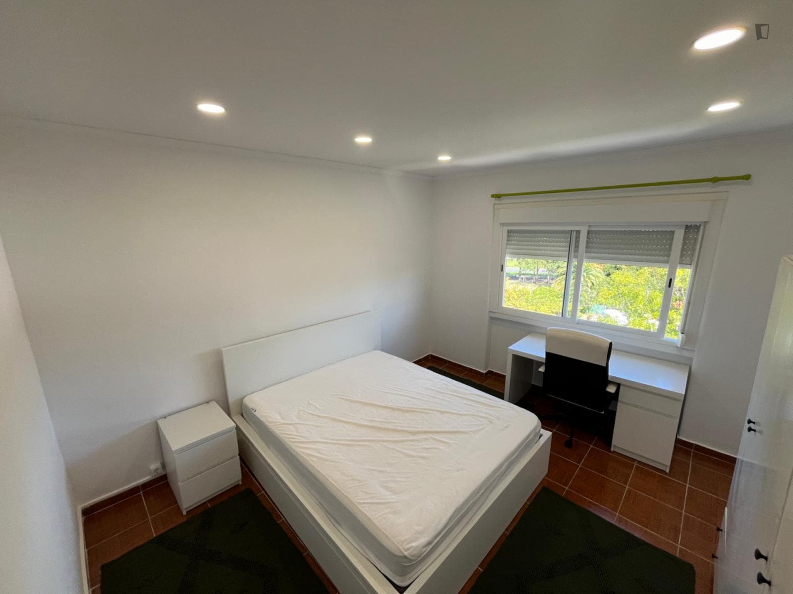 Appealing double bedroom in well-connected Campo Grande photo 1