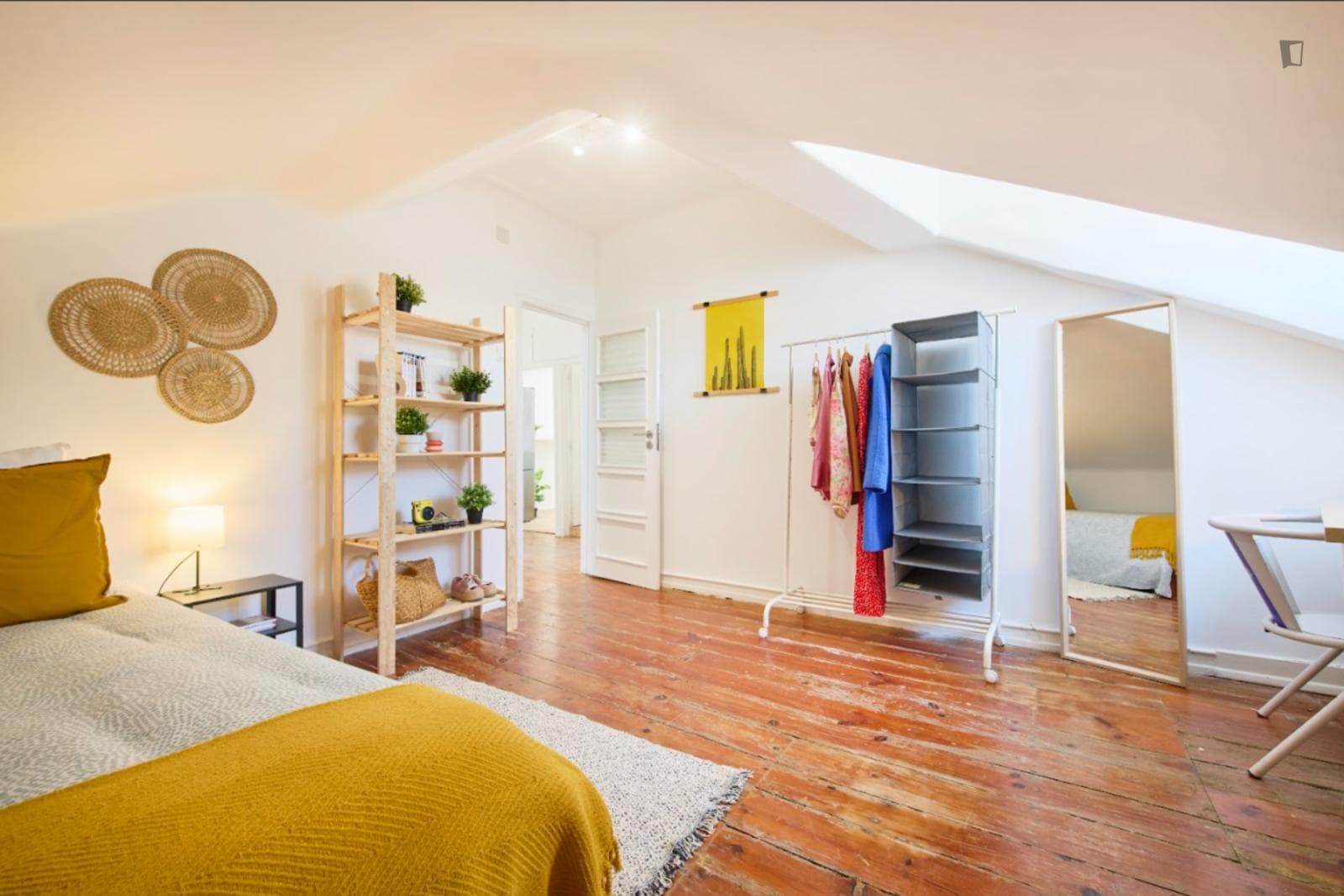 Eclectic Double Bedroom close to Estrela Park photo 1