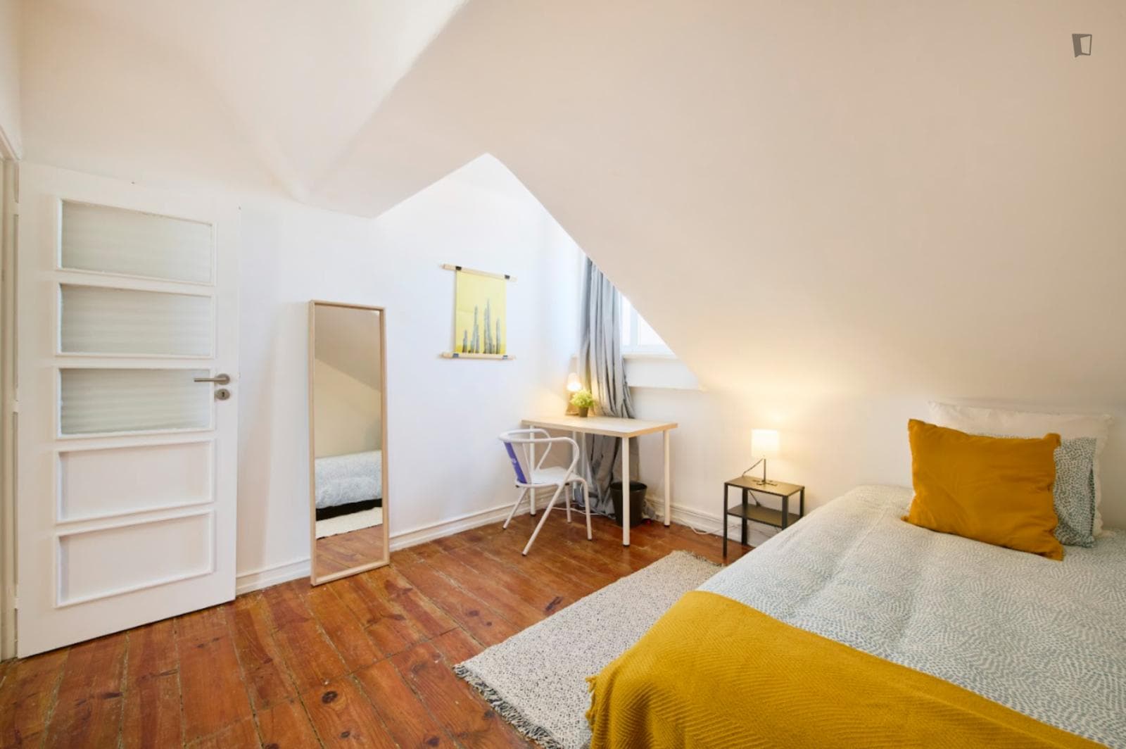 Serene Single Bedroom close to  Lisbon School Of Economics & Management  photo 1