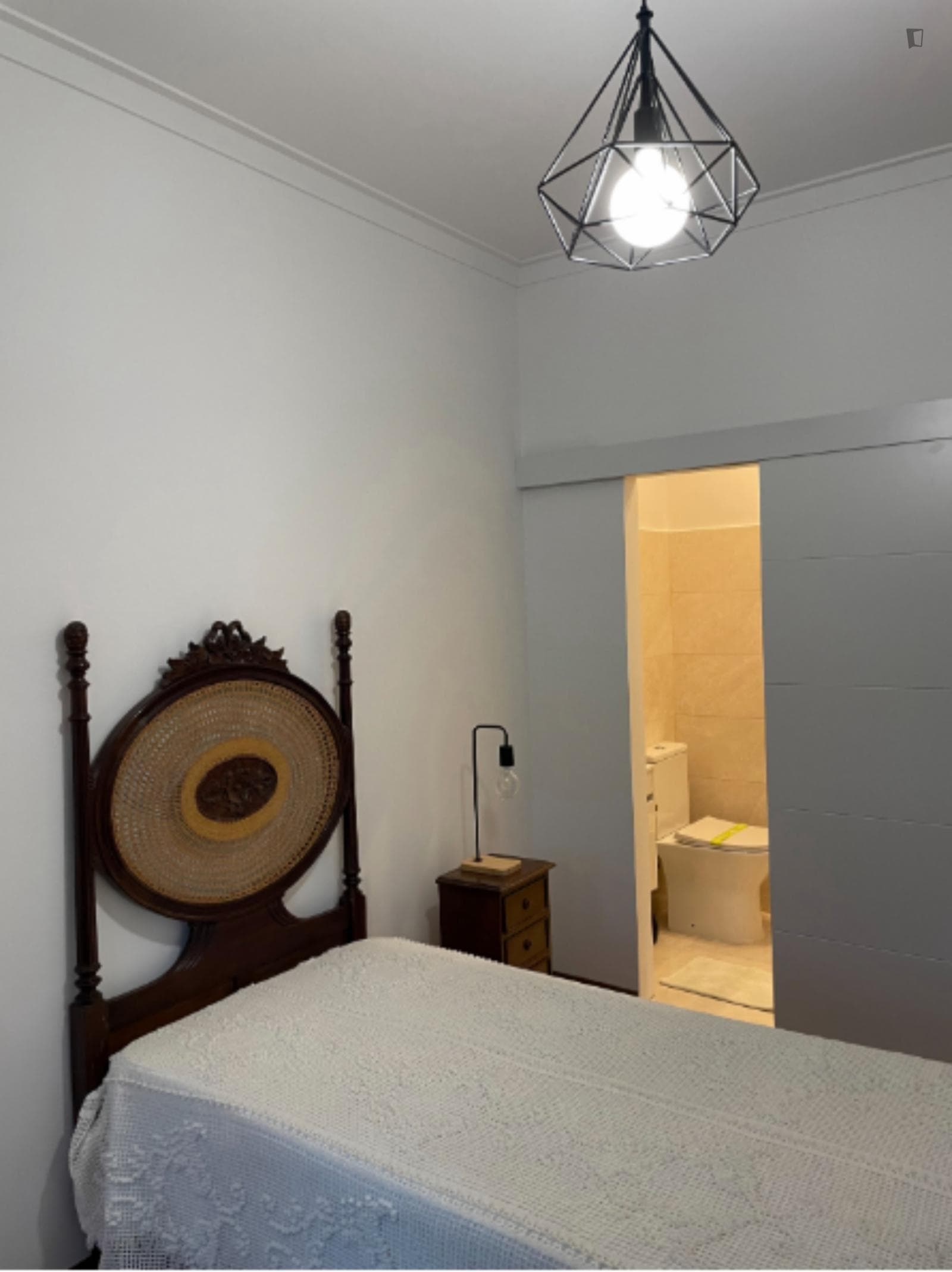 Cozy Single Bedroom ensuite close to Alvalade Metro photo 1