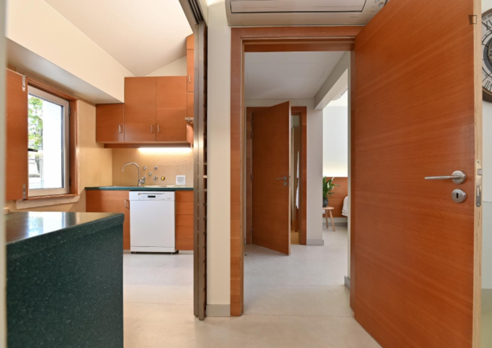 Welcoming 2 Bedroom Apartment close to Monserrate Palace photo 1