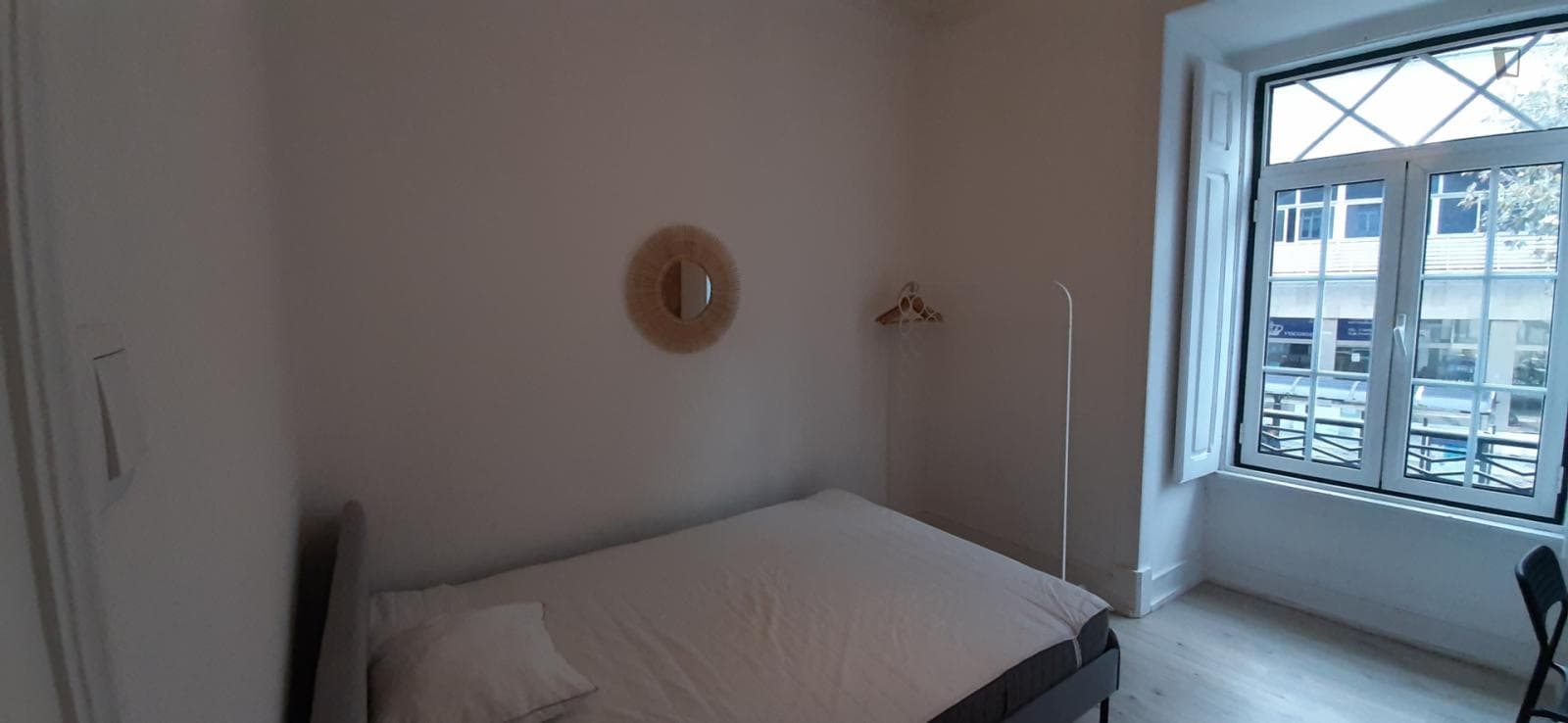 Pleasant bedroom close to Arroios metro station photo 1