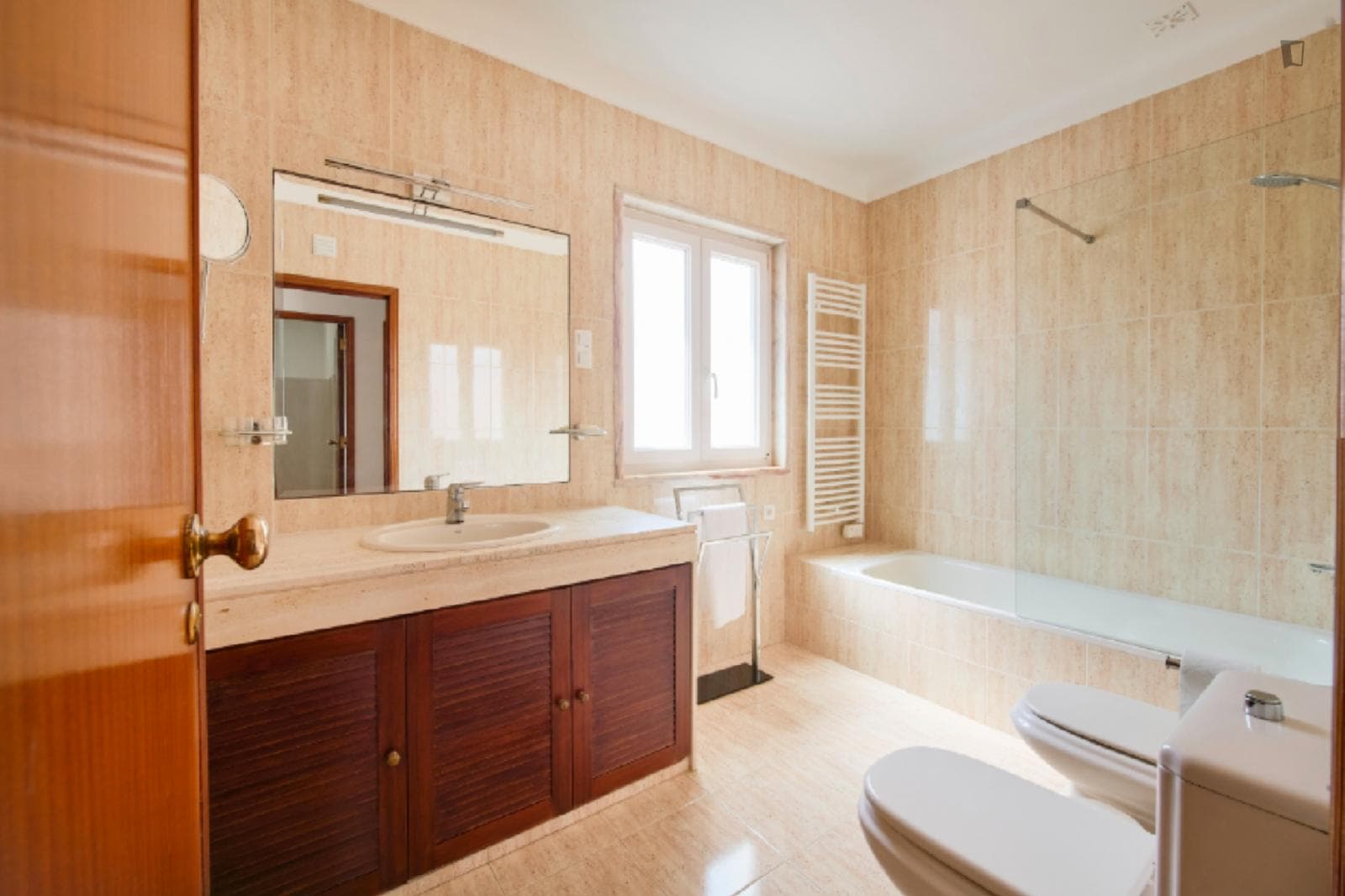 Stylish Double Bedroom close to Benfica Train Station photo 1