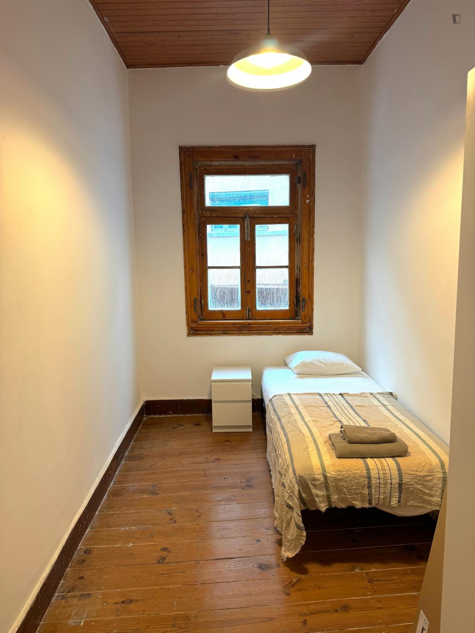 Cosy single bedroom in Santa Apolónia photo 1