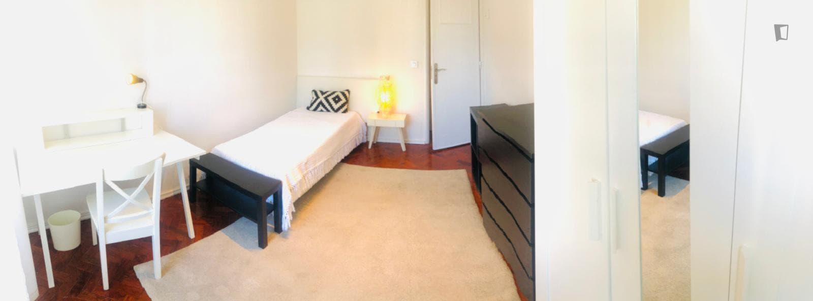 Very neat single single bedroom in Alvalade photo 1