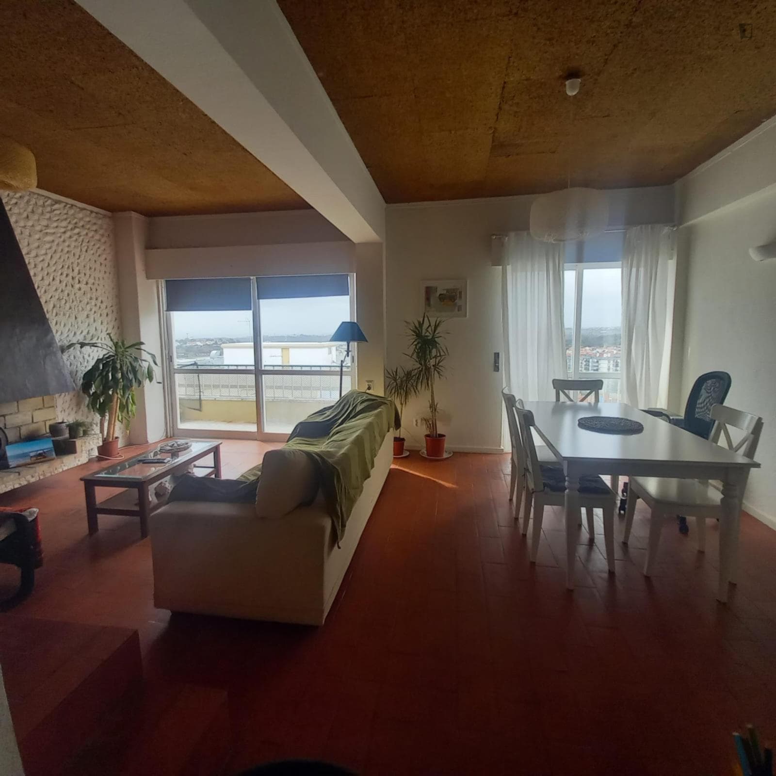 Spacious 1-bedroom flat with lots of light in Carnaxide photo 1