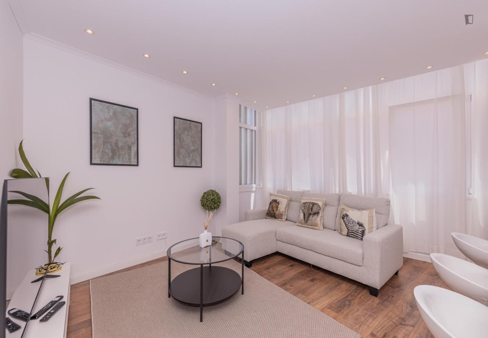Sublime 2 Bedroom Apartment close to Arroios Metro photo 1