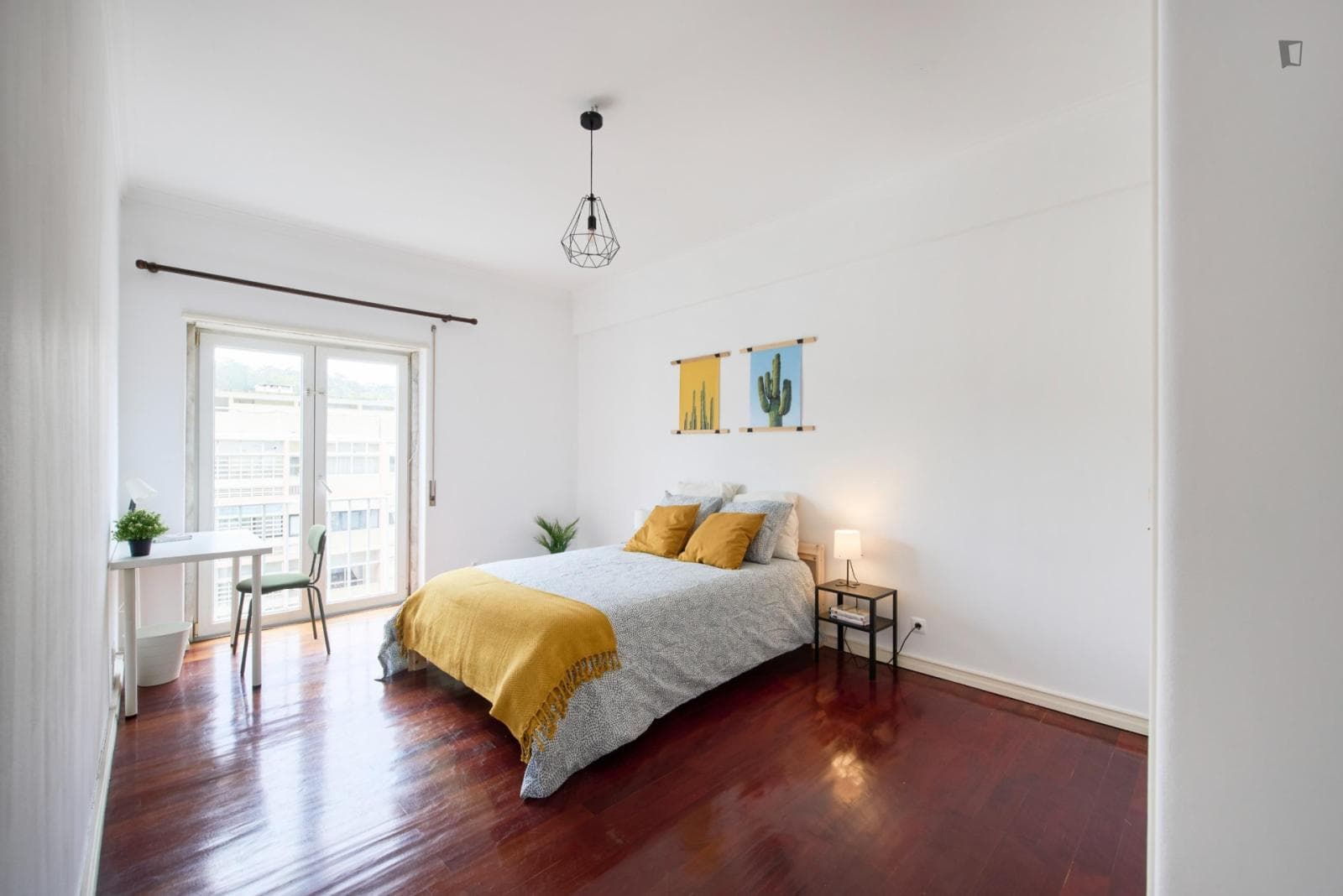Nice double bedroom in Benfica photo 1