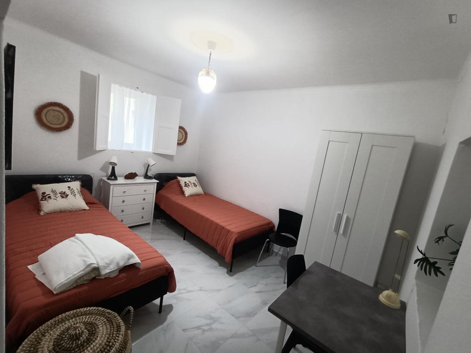 Twin bedroom in a Student's residency photo 1