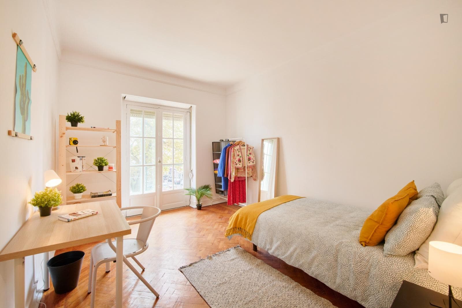 Charming bedroom close to Alvalade metro station photo 1