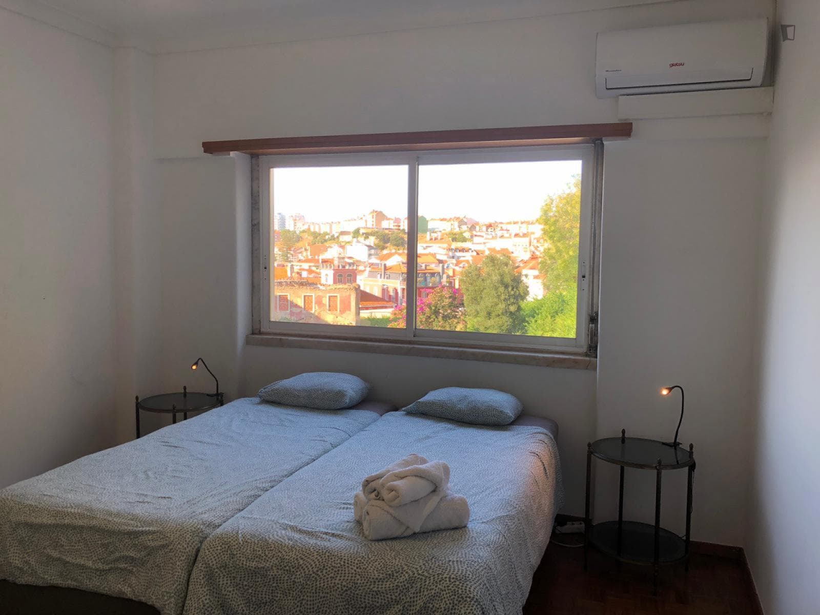 Amazing twin bedroom near Anjos metro station photo 1