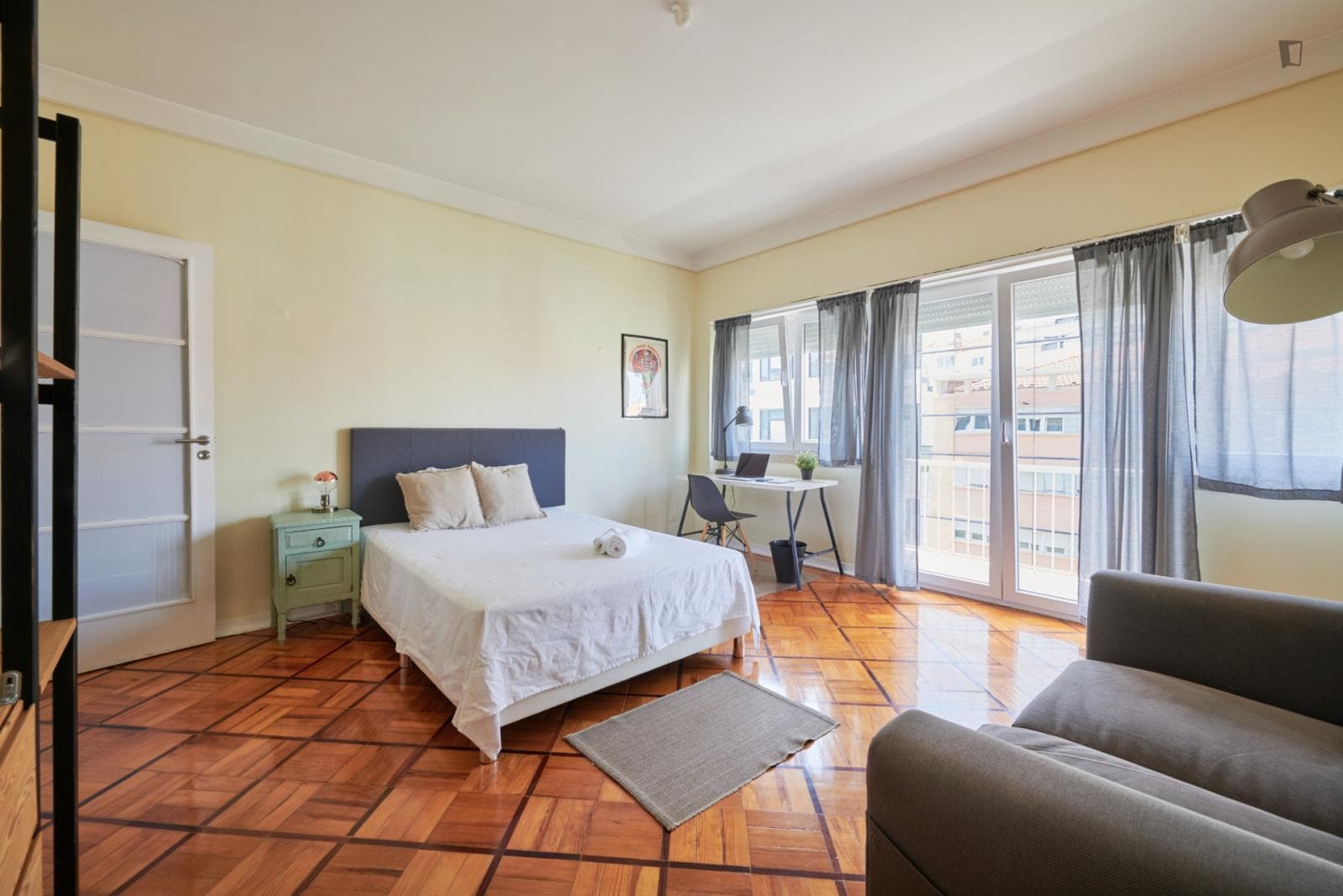 Double bedroom, with balcony, in 6-bedroom apartment photo 1