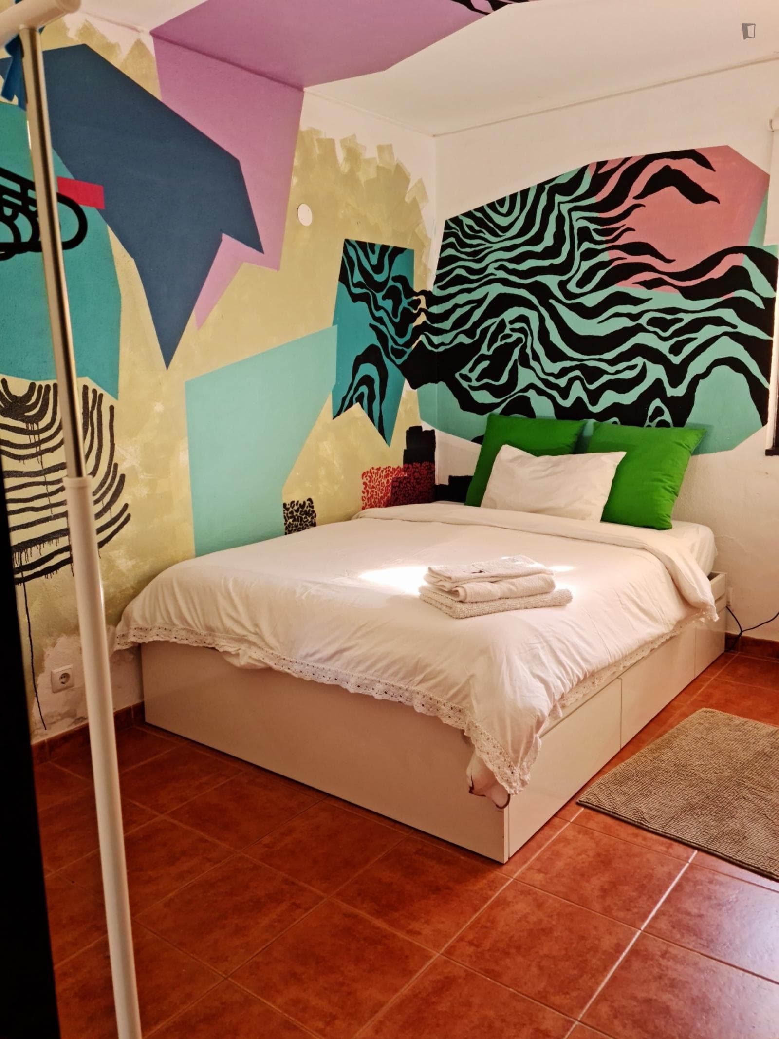 Nice bedroom in a cool house photo 1