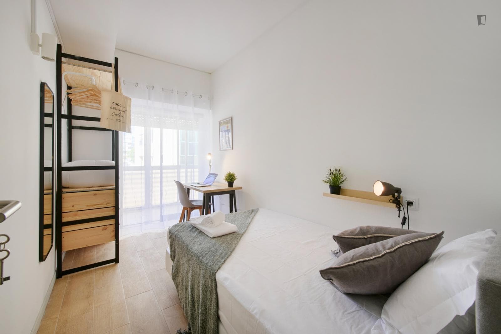 Appealing double bedroom near Instituto Superior Técnico photo 1