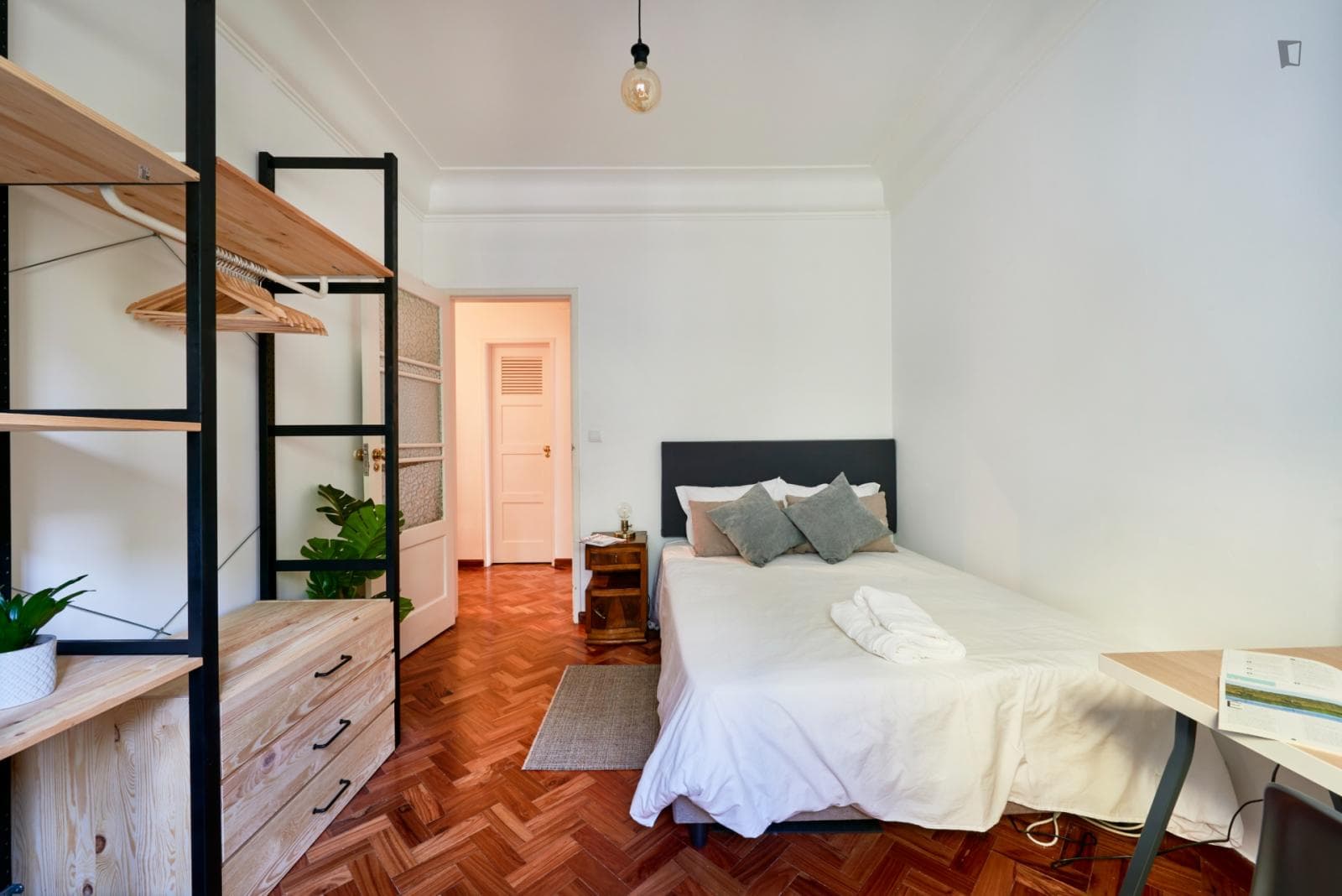 S5 R6 - Bright double bedroom in Saldanha photo 1