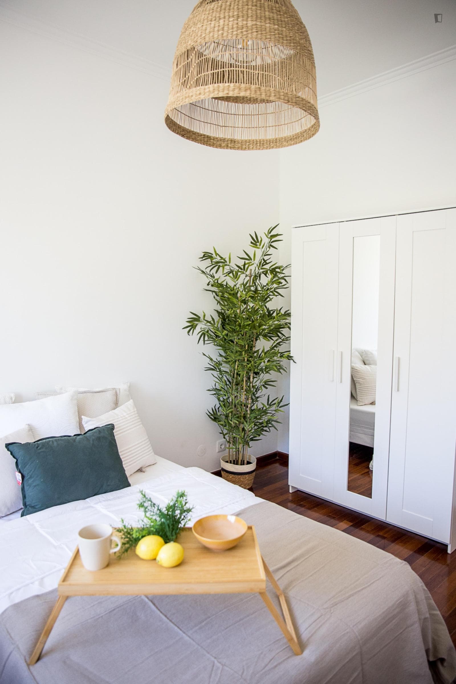 Charming bedroom in Camarate photo 1