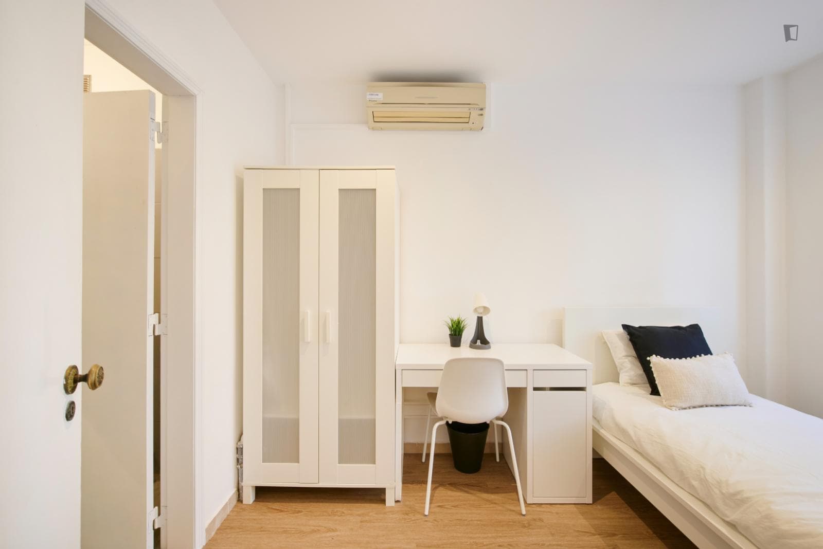 Splendid bedroom close to Picoas metro station photo 1