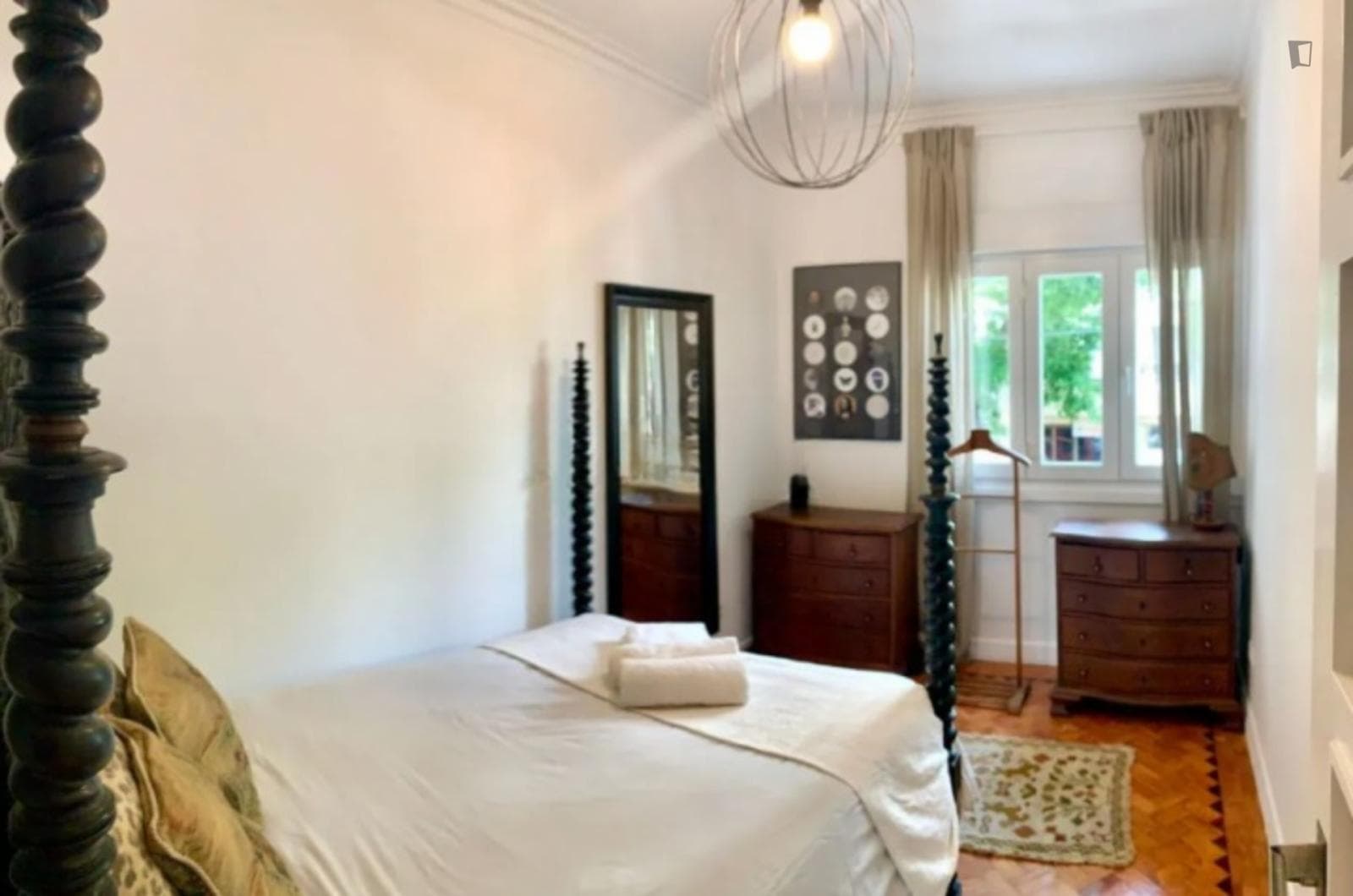 Great bedroom in the quaint, historic neighbourhood of Belém photo 1