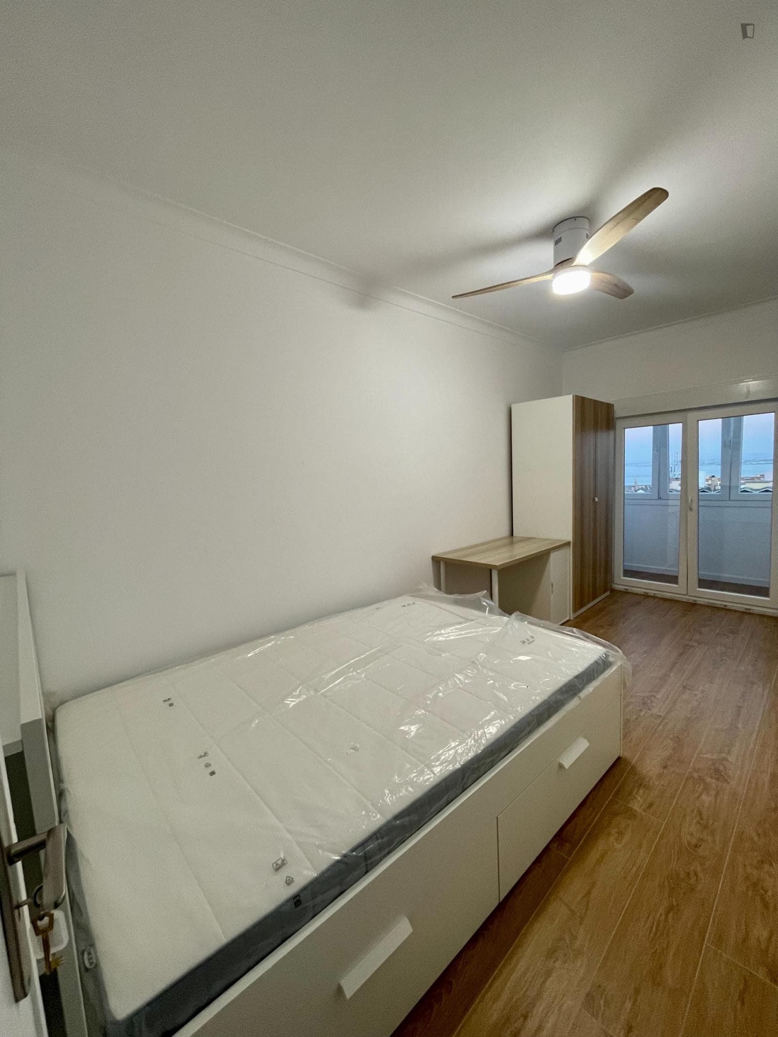 Spacious Double Bedroom close to Sanctuary of Christ the King-Portugal photo 1