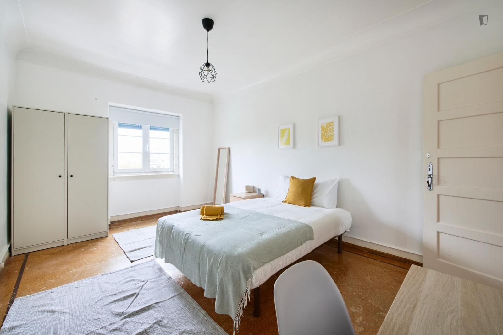 Large double bedroom in Penha de França photo 1