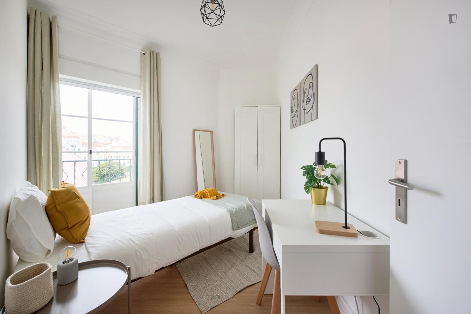 Delightful single bedroom in Penha de França photo 1