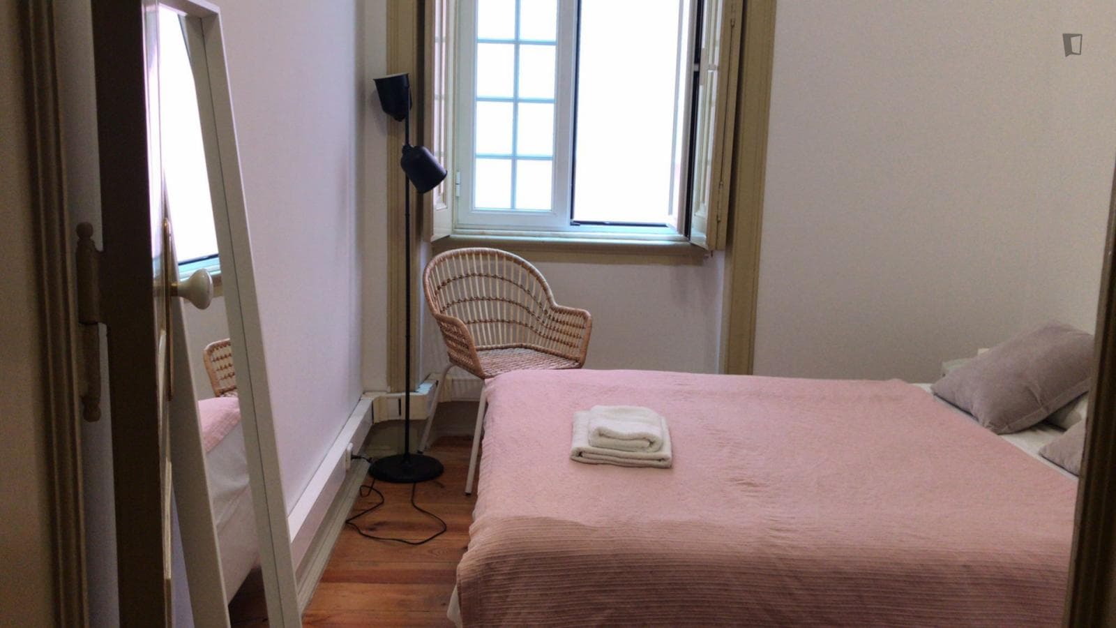 Elegant double bedroom next to Instituto Superior Técnico photo 1