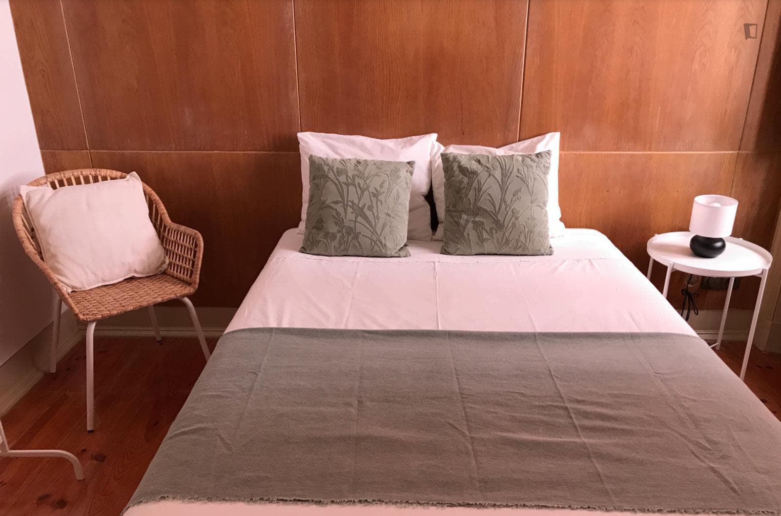 Comfy bedroom next to Saldanha metro station photo 1