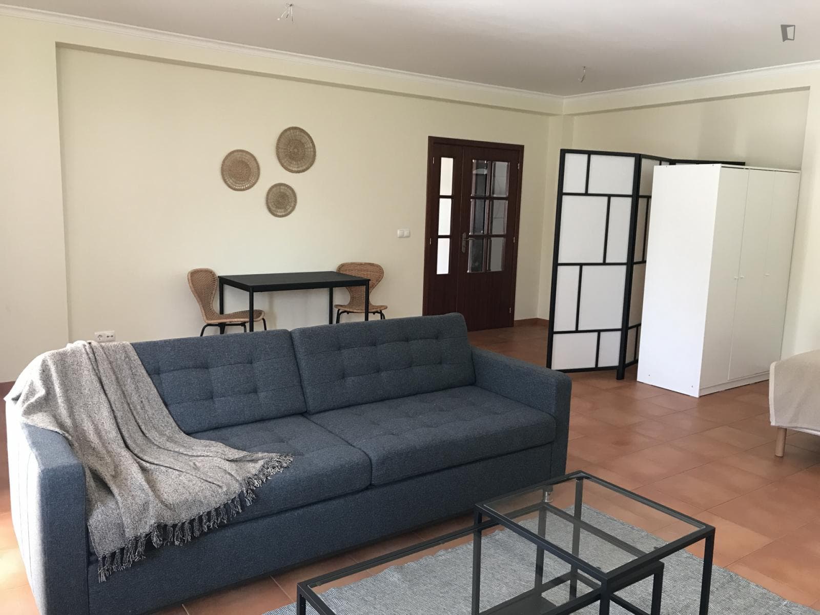 Spacious and comfy bedroom close to Encarnação metro station photo 1