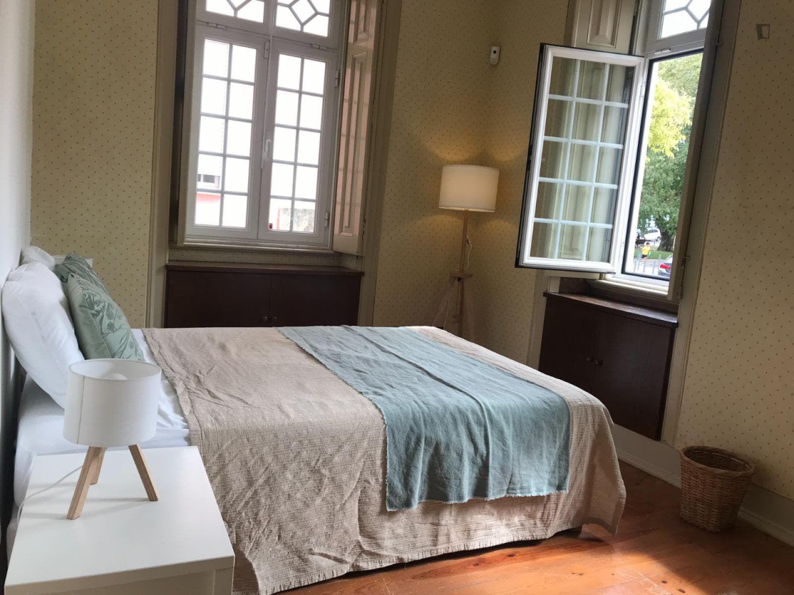 Great bedroom next to Campo Pequeno metro station photo 1