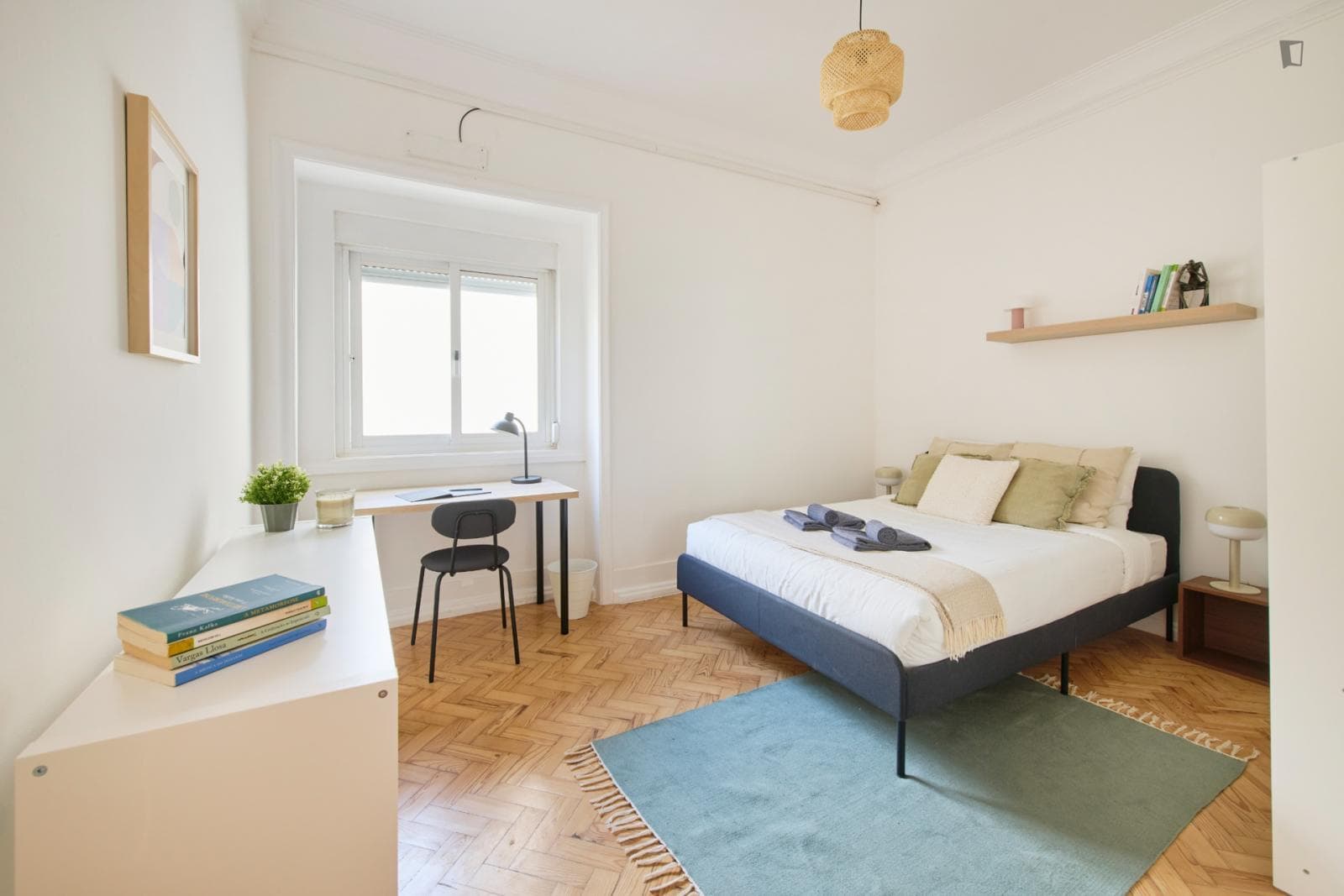Charming double bedroom in Entrecampos photo 1