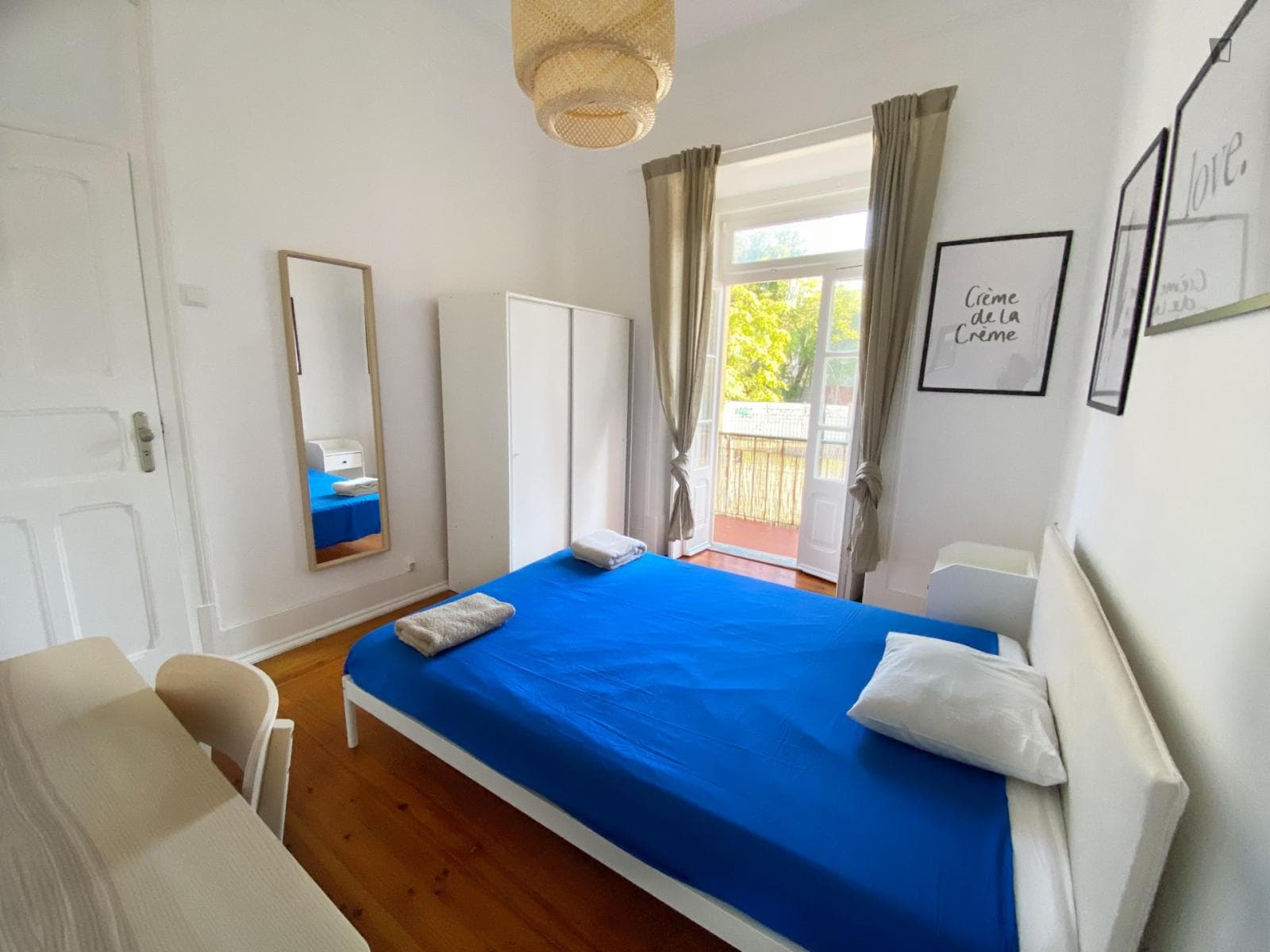 Attractive double bedroom in Rato photo 1